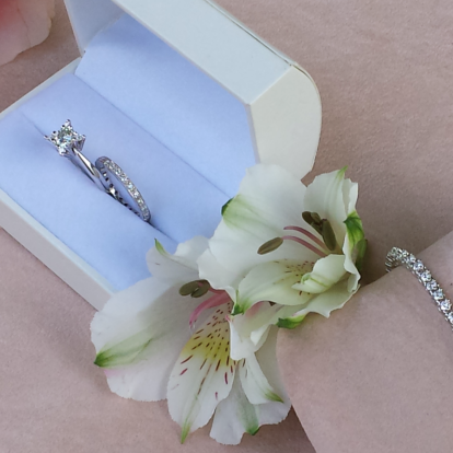 Το Δημιουργικό Βιλδιρίδης μάς μυεί στον μαγικό κόσμο των διαμαντιών, καθοδηγώντας μας στην επιλογή του κατάλληλου μονόπετρου