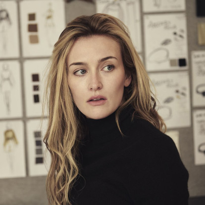 Τα fashion items που θα επέλεγε τώρα η Carolyn Bessette Kennedy