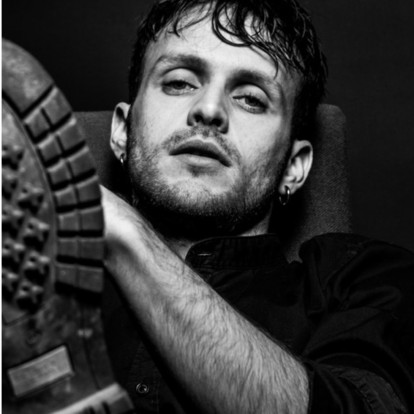 Ο Γιώργος Μπένος αποκλειστικά στο GLOW.GR: Η μεγάλη πρόκληση που αντιμετώπισε στην «Τελευταία Κλήση» και το “Maestro” που είδε κατάματα τα μελανά κομμάτια αυτής της κοινωνίας