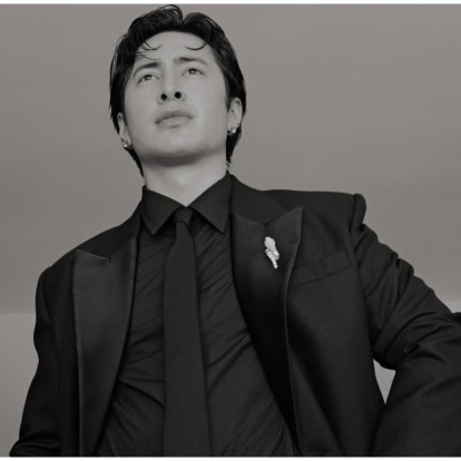 Ετοιμαζόμαστε μαζί με τον πρωταγωνιστή της σειράς Heated Rivalry για τα 98α Oscars