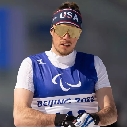 Jake Adicoff: Ποιος είναι ο ανοικτά ομοφυλόφιλος σκιέρ που έγραψε ιστορία στους Χειμερινούς Παραολυμπιακούς Αγώνες κατακτώντας τέσσερα χρυσά;