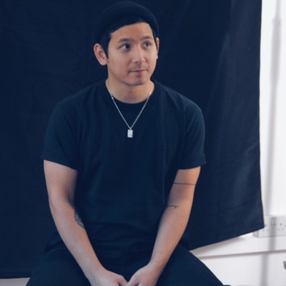 Face to Face με τον John Σκοτίδα: «Το skate μού θυμίζει ποιος είμαι, ενώ η κουζίνα με γειώνει και με εξελίσσει. Μαζί με κάνουν αυτό που είμαι σήμερα»