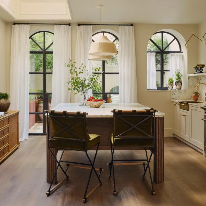 Το σπίτι του 19ου αιώνα στο Chelsea της Αγγλίας που ισορροπεί ανάμεσα στο κλασικό και το σύγχρονο interior design