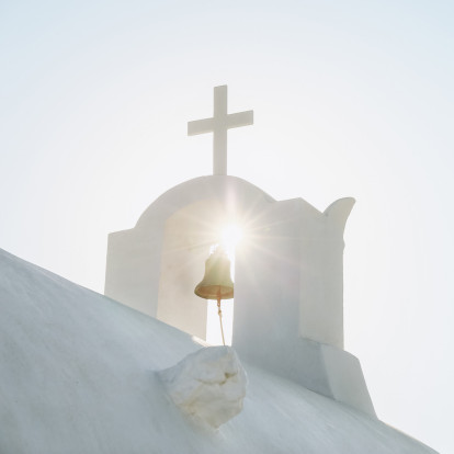 Easter mode on: Τα 5 must-visit νησιά για το Πάσχα που συνδυάζουν τη φυσική ομορφιά με την παράδοση