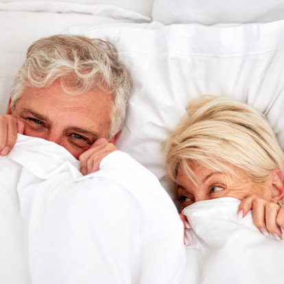 Λίμπιντο μετά την εμμηνόπαυση: Οι τρόποι με τους οποίους μπορούμε να ενισχύσουμε τη σεξουαλική επιθυμία