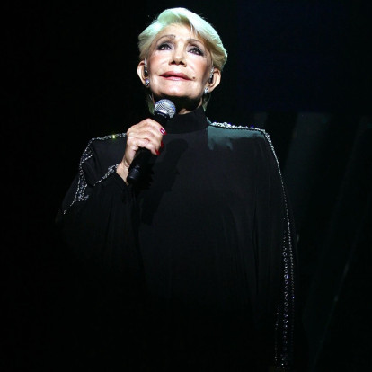 Ο κόσμος αποχαιρετά για μια τελευταία φορά τη Μαρινέλλα