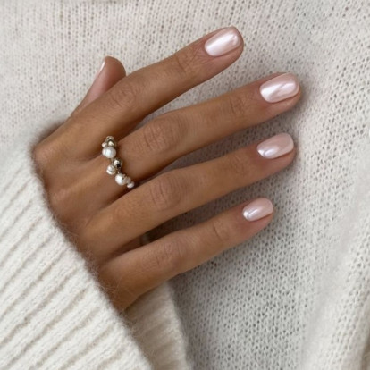 Pearl Nails: Το πιο αιθέριο μανικιούρ που μπορείτε να υιοθετήσετε αυτή την εποχή