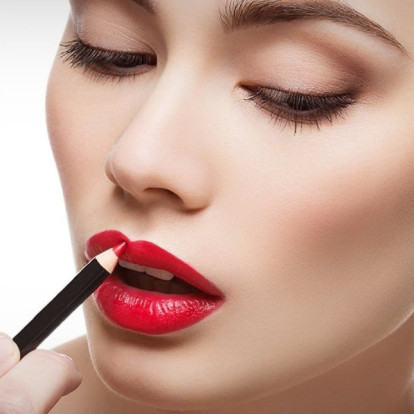 Η απόχρωση κραγιόν που κάνει το χαμόγελό σας να φαίνεται πιο λευκό και λαμπερό