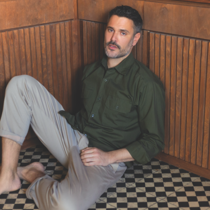 Ο Μιχάλης Λεβεντογιάννης σε μια αποκλειστική συνέντευξη στο GLOW, λίγο πριν τον απολαύσουμε στη Θεσσαλονίκη