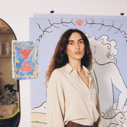 Η ζωγράφος, designer και ιδρύτρια του naked summers, Χριστίνα Μανδηλάρη, αφηγείται ηλιόλουστες καλοκαιρινές ιστορίες μέσα από τις δημιουργίες της