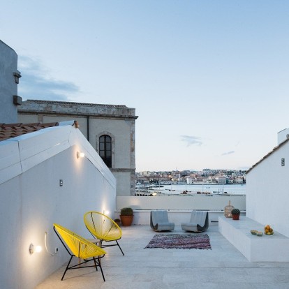 Tα χρώματα της Μεσογείου εμπνέουν το Diptych house στη Σικελία