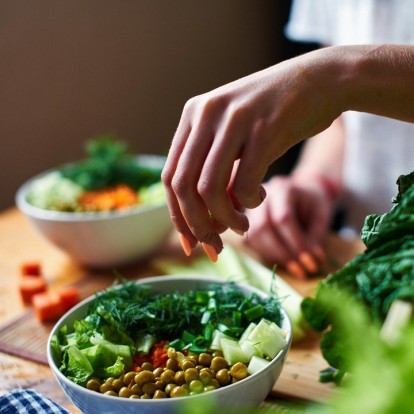 Ποιες τροφές να επιλέξετε και ποιες να αποφύγετε για να χάσετε βάρος