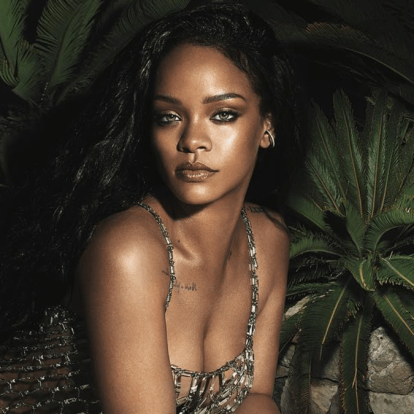 Η Rihanna μακιγιάρεται μπροστά στον φακό και σαγηνεύει 