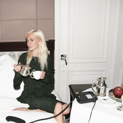 Η ανάλαφρη ρουτίνα ομορφιάς της Poppy Delevingne 