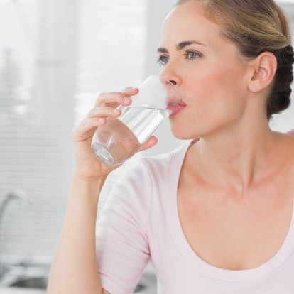 6 λόγοι για να αυξήσετε την ποσότητα νερού που πίνετε καθημερινά