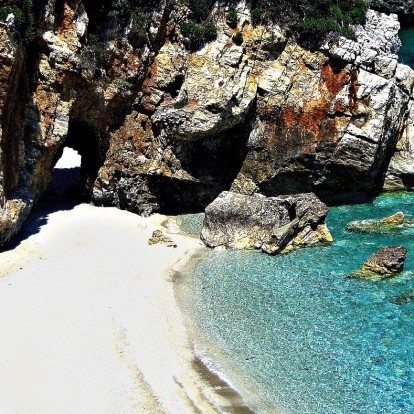 Οι πιο όμορφες παραλίες που πρέπει να επισκεφθείτε στο Πήλιο