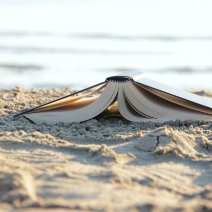 5 κοινωνικά βιβλία για να πάρετε μαζί σας στην παραλία