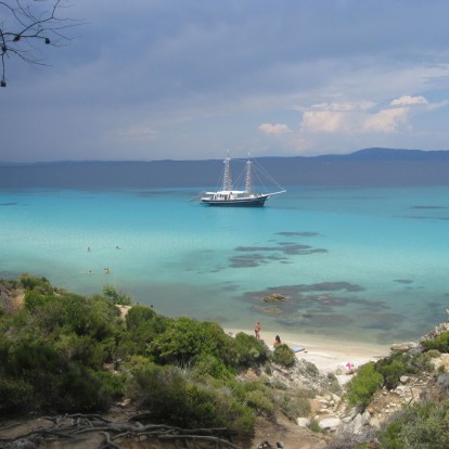 4 εναλλακτικές παραλίες στο δεύτερο πόδι της Χαλκιδικής 