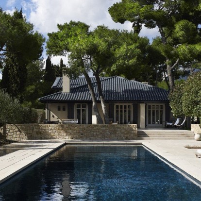 Μια κατοικία στη Βαρυμπόμπη που ξεπερνά κάθε προσδοκία