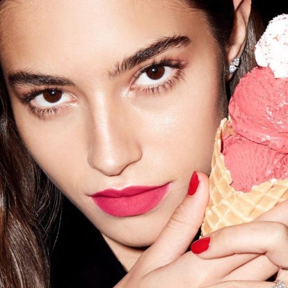 Τα 6 πιο hot χρώματα σε κραγιόν για το καλοκαίρι που φοράνε οι stars