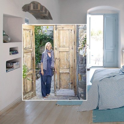 Ένα κουκλίστικο σπίτι στη Σκάλα της Πάτμου σε λευκές και γαλάζιες αποχρώσεις