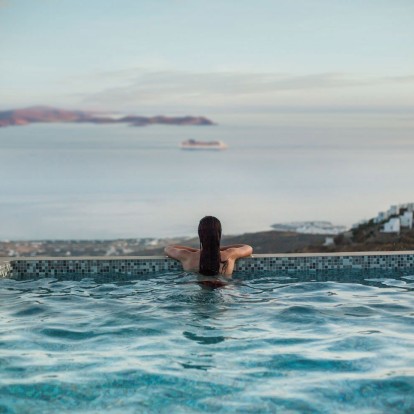 Ανακαλύψτε στην Τήνο την πολυτέλεια και την κυκλαδίτικη γαλήνη 