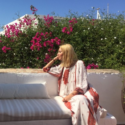 H Άνυ Καλογιάννη μας ξεναγεί στη δική της Πάτμο