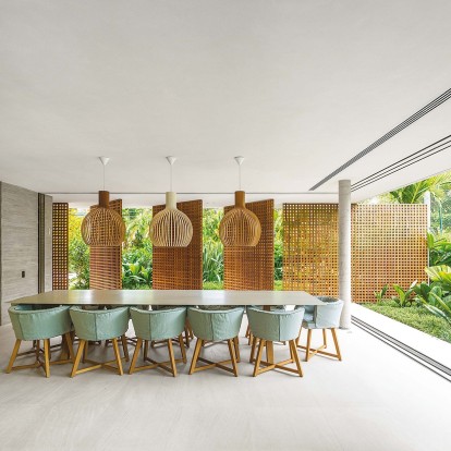 Ένας κύβος που αιωρείται πάνω σε μια πιλοτή είναι το White House στη Βραζιλία