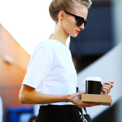 Αυτά είναι τα ροφήματα και τα ποτά που προκαλούν κατακράτηση