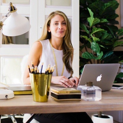 4 tips για να επιστρέψετε ομαλά στη δουλειά μετά τις διακοπές