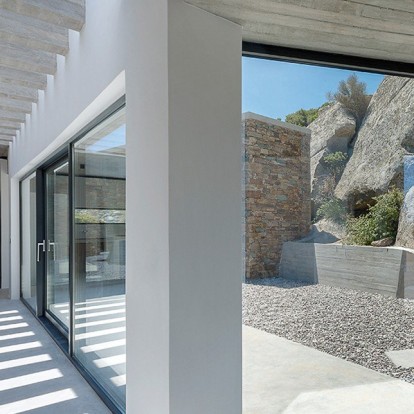 Μια μοναδική κατοικία με ιδιαίτερη αρχιτεκτονική στο Βώλαξ της Τήνου