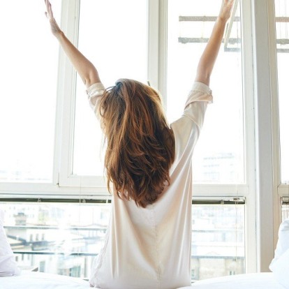 5 πρωινά stretches που θα σας γεμίσουν ενέργεια 