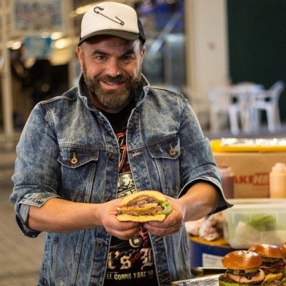 Ο σεφ Βασίλης Καλλίδης μιλάει για τις γεύσεις που αγάπησε στη Θεσσαλονίκη