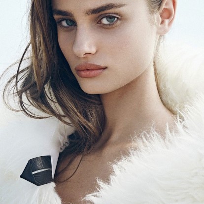 Υιοθετήστε το 10λεπτο κι εύκολο makeup look της Taylor Hill