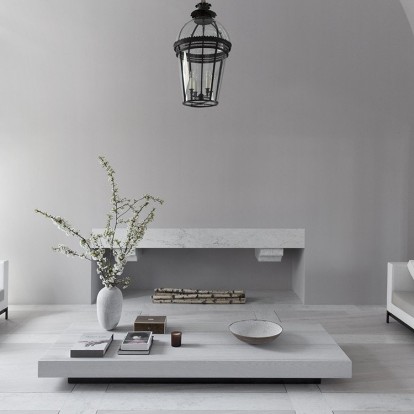 Ένα παριζιάνικο διαμέρισμα αναδεικνύει την υπέροχη κομψότητα του λευκού