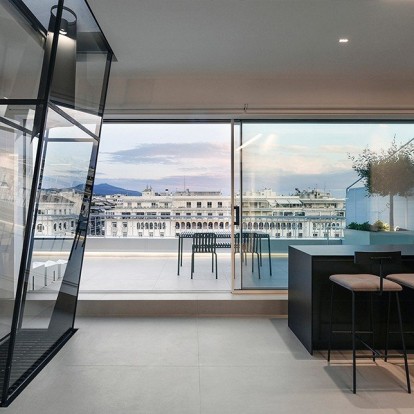 The upper floor: Ένα σύγχρονο διαμέρισμα στην καρδιά της Θεσσαλονίκης