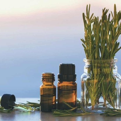 Πείτε αντίο σε ξηρότητα και ακμή με τα κατάλληλα αιθέρια έλαια