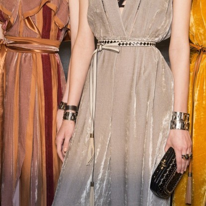 The velvet trend: Πώς θα φορέσετε το πιο chic ύφασμα της σεζόν