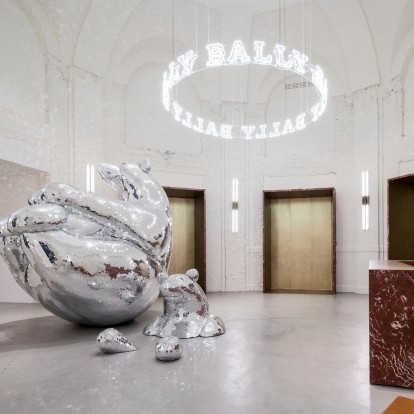 Ένα υπέροχο, νέο showroom ενός διάσημου οίκου άνοιξε τις πύλες του στο Μιλάνο