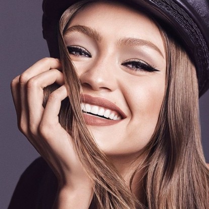 Η Gigi Hadid σε μια απολαυστική συνέντευξη που μιλάει για την παιδική της ηλικία