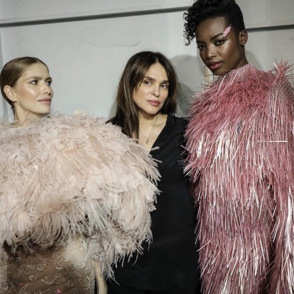 Χρώματα και κομψότητα στο Celia Kritharioti Couture show στο Παρίσι