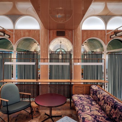 Ένα απίθανο εστιατόριο στο Hong Kong με αγγλική νοοτροπία και μυστήριο