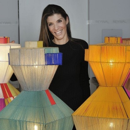 H Τζόη Σταθοπούλου μας συστήνει τα περίφημα χειροποίητα φωτιστικά της