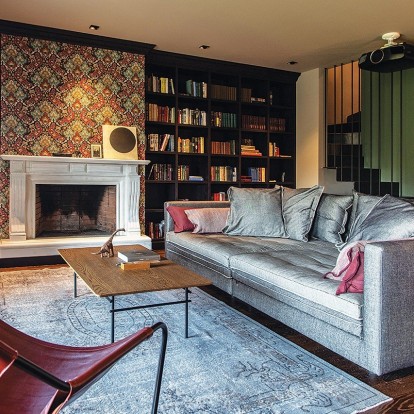 Ένα διώροφο διαμέρισμα στην Καλαμαριά εντυπωσιάζει με την αισθητική του