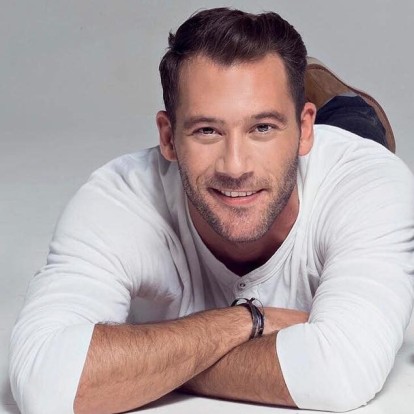 Ο Αντίνοος Αλμπάνης μιλάει για όσα του δίδαξε η ζωή και η υποκριτική