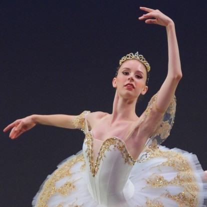 Δείτε την καθημερινή ρουτίνα μιας διάσημης μπαλαρίνας πριν την παράσταση