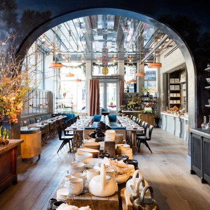 Ένα εστιατόριο στη Νέα Υόρκη που μοιάζει με κήπο θα σας συναρπάσει