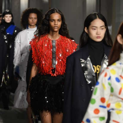 London Fashion Week: 4 εκθαμβωτικά catwalks που έκλεψαν τις εντυπώσεις