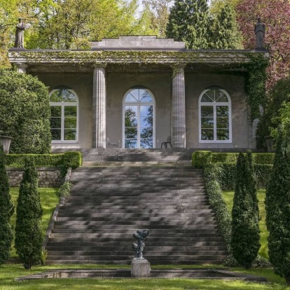 Ρίξτε μία ματιά στη extravagant βίλα του Karl Lagerfeld στο Αμβούργο