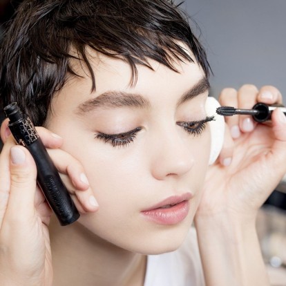 100 χρόνια mascara: Δείτε την εξέλιξη του αγαπημένου γυναικείου καλλυντικού